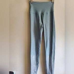 Beyond Yoga high waist blue crashand silver leggings size small.